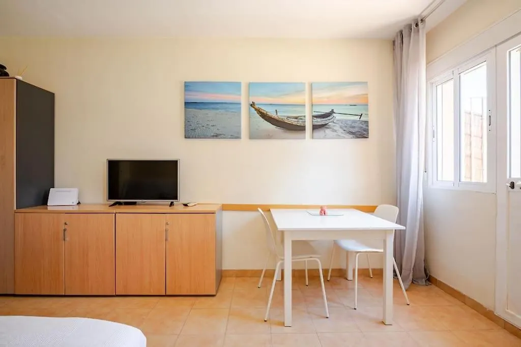 아파트 Perfect Location, Beach 50 M Away And Pool 베날마데나코스타