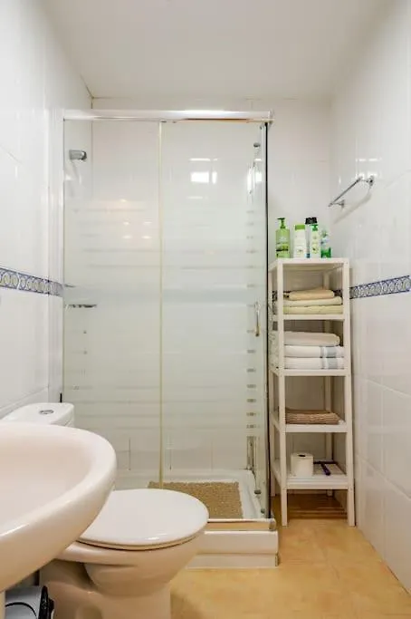 Perfect Location, Beach 50 M Away And Pool 베날마데나코스타