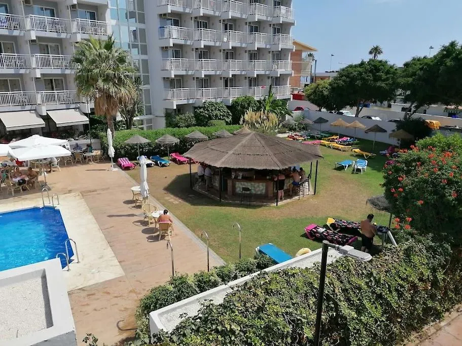 Perfect Location, Beach 50 M Away And Pool 베날마데나코스타